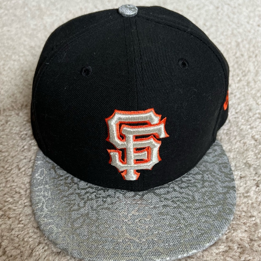 San Francisco Giants Hat - Silver + White Rim - OS S/M Adjustable New Era